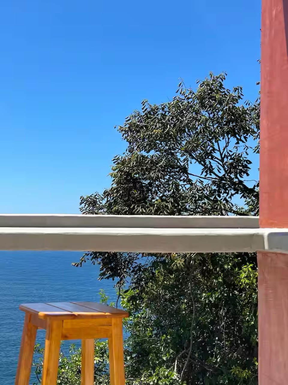Terraço da Casa Papillon com vista para o Vidigal.
