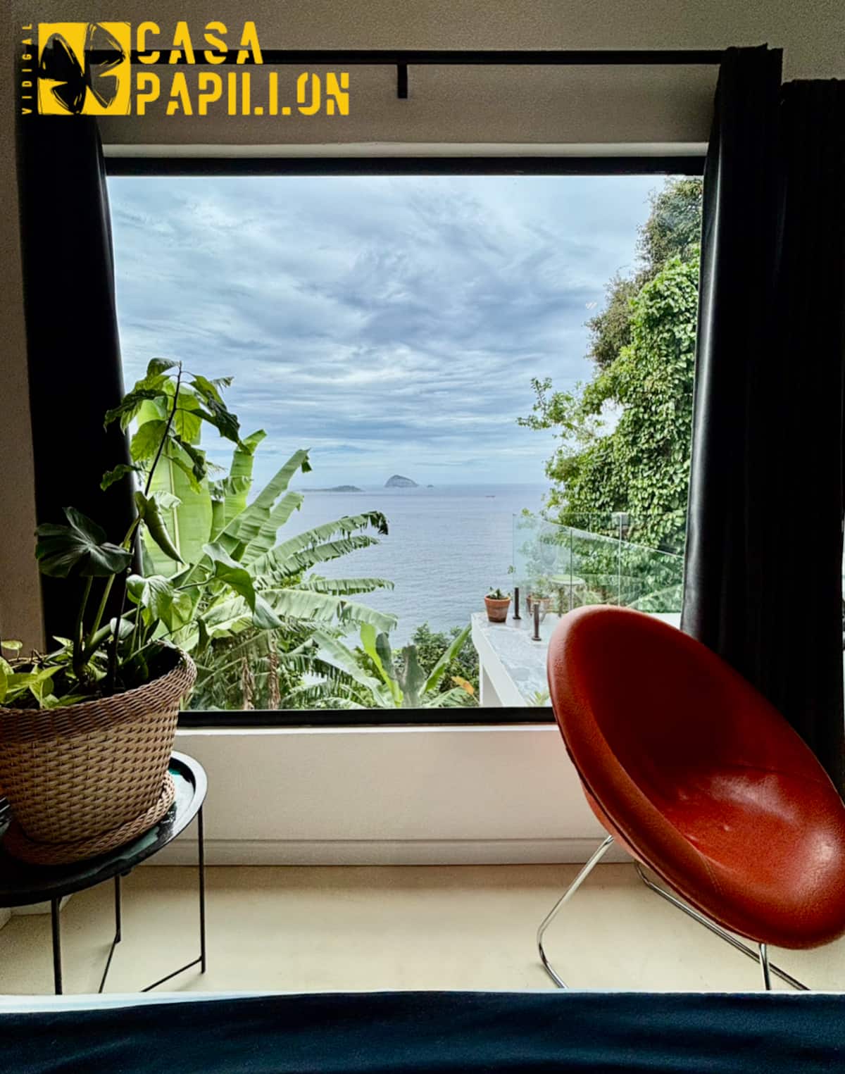 Vista para o oceano a partir de um dos quartos da Casa Papillon.
